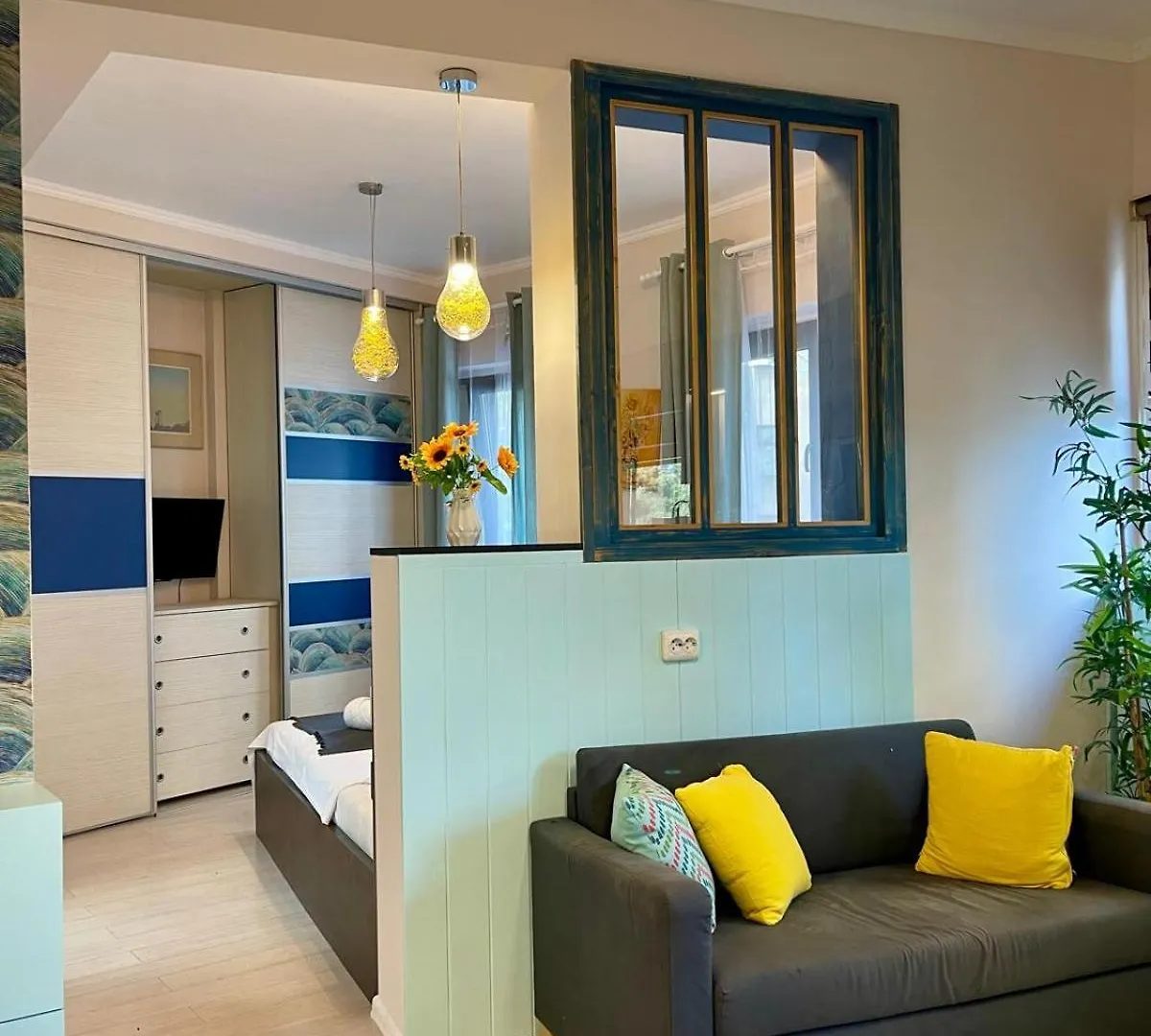 Van Gogh Studio Old City Bucharest Apartment